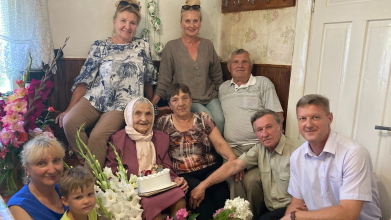 Має 12 внуків та 11 правнуків: волинянка відзначила 90-річчя