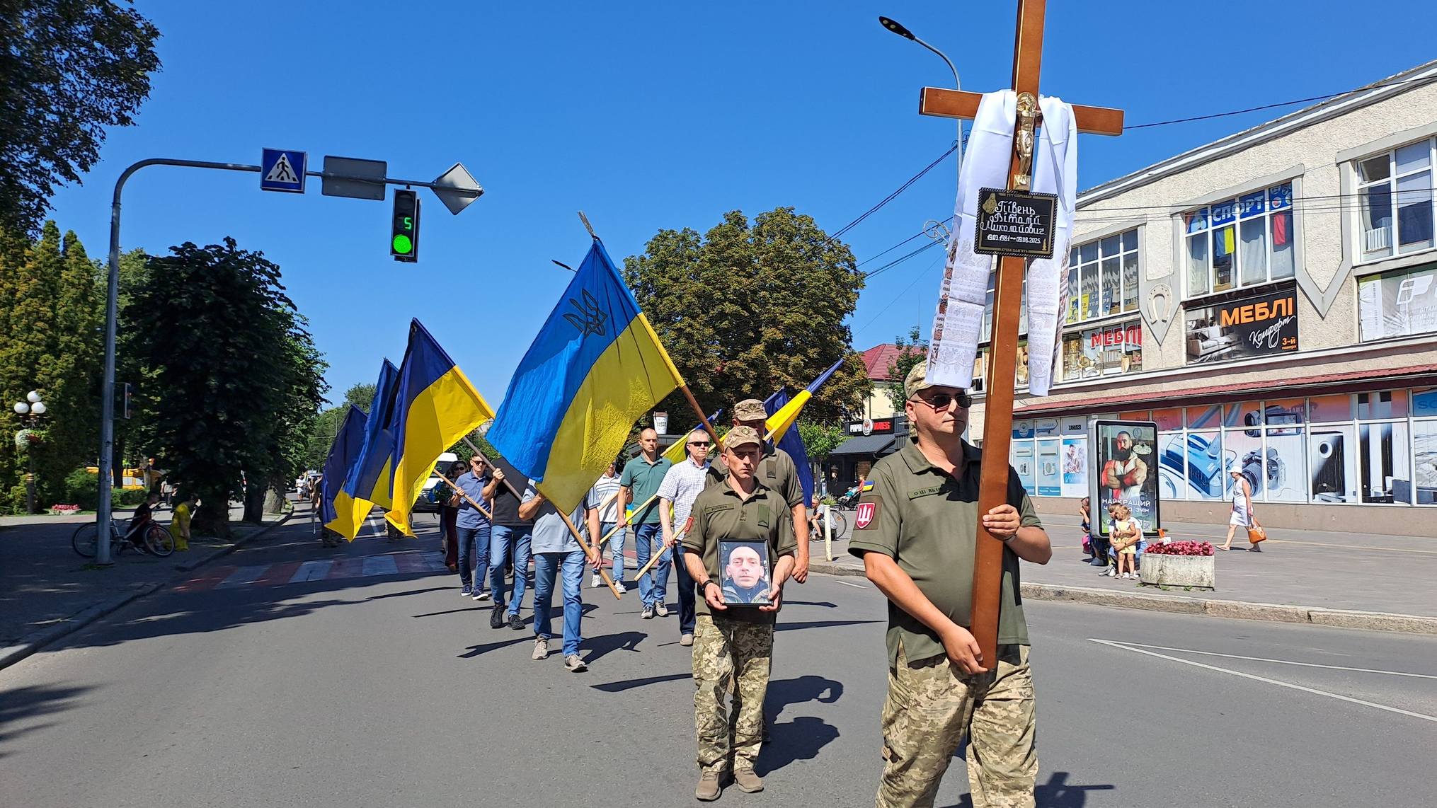 Молодший брат боронить Україну на фронті: на Волині попрощались з Героєм Віталієм Півнем