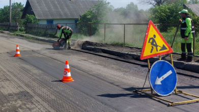 На Волині ремонтують дороги з вибоїнами за вісім мільйонів: де саме