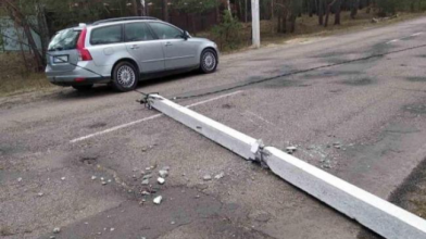 Буревій на Волині повалив електроопори та спричинив пожежу