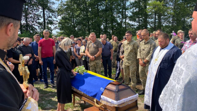 Двоє дітей залишилися без тата: на Волині провели в останню путь військовослужбовця Миколу Ковальчука