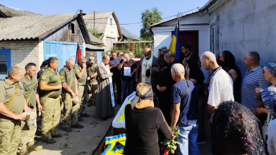 Загинув на полі бою поблизу Часового Яру: на Волині попрощалися з Героєм «на щиті» Олександром Матіюком