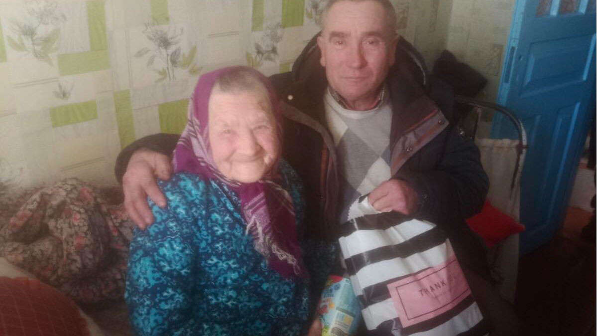 Бабуся більше пʼятдесяти онуків і правнуків: на Волині довгожительку привітали з 92-річчям