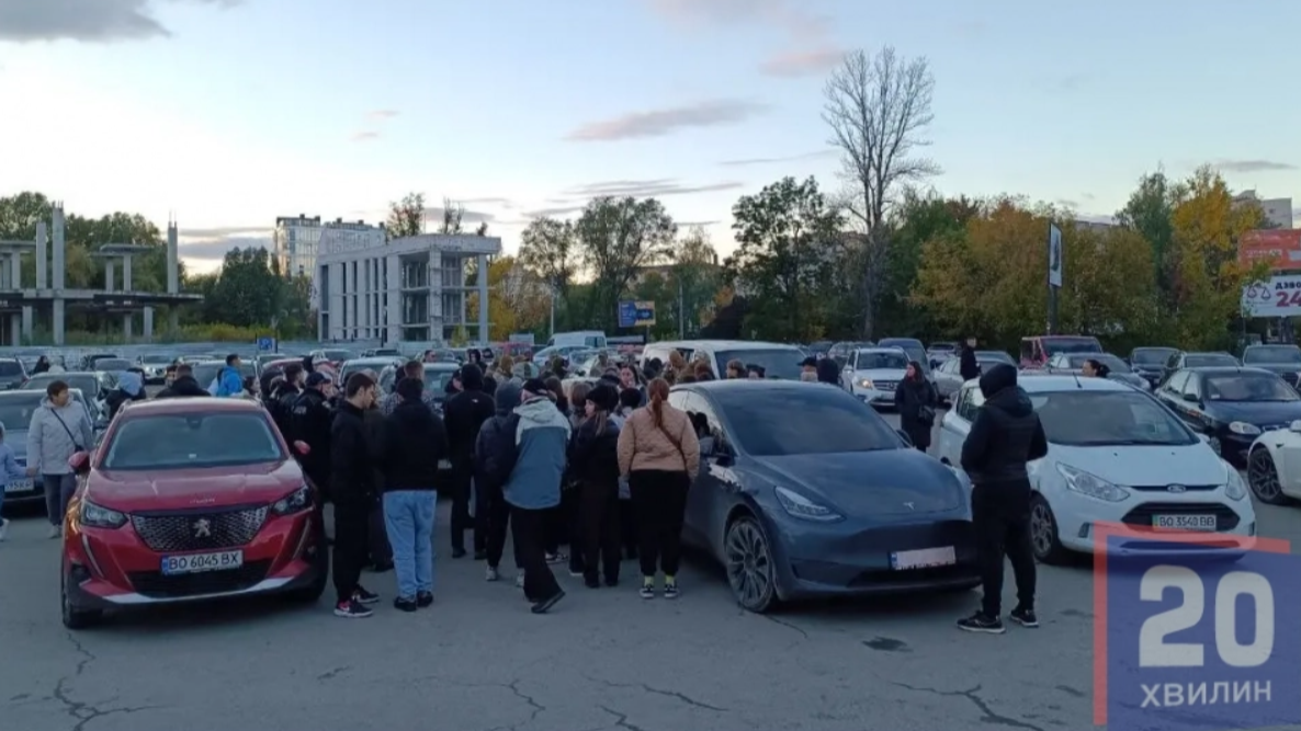 У Тернополі сталася масова бійка між цивільними і людьми у військовій формі та балаклавах: що сталося