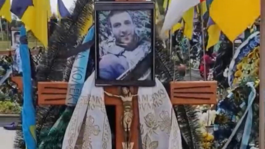 У Рівному знову обікрали могилу загиблого Героя: що сталося