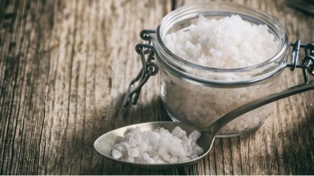 Схема на мільйони гривень: на Волинь під виглядом солі завозили м’ясо та рибу