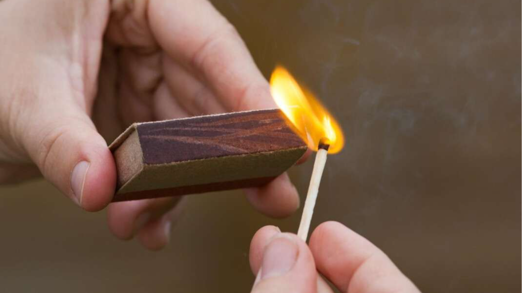 На Волині хлопчик грався сірниками і підпалив господарську будівлю