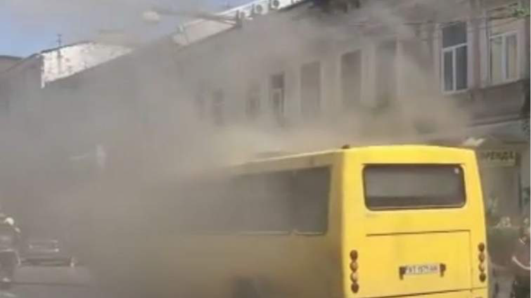 У Львові на ходу загорілася маршрутка