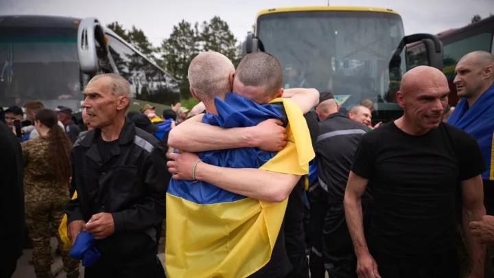 Розпочався обмін «1000 на 1000»: після чотирьох років полону додому повернулося 20 бійців «Азову»