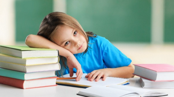 Батьків штрафуватимуть до 5100 гривень: Міносвіти повертає відповідальність за відвідування шкіл