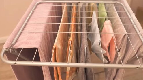 Білизна смердить і не сохне взимку? Простий трюк змінить усе