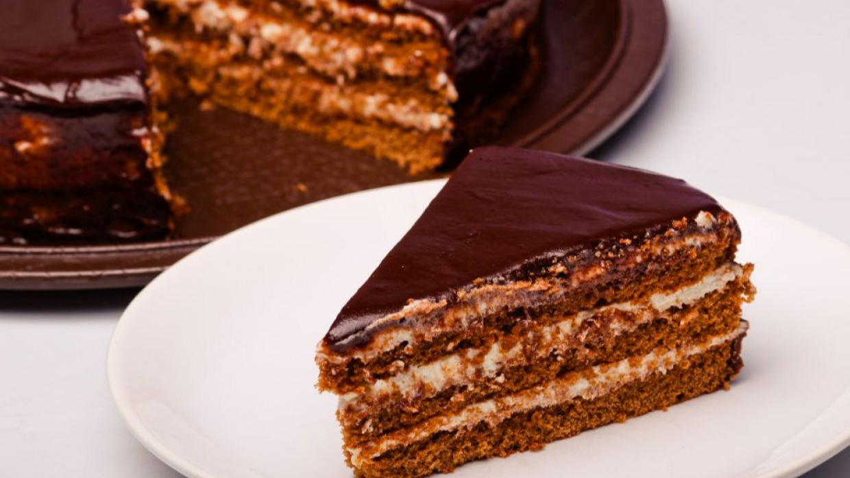 Бюджетний шоколадний торт: 5 склянок — і десерт готовий