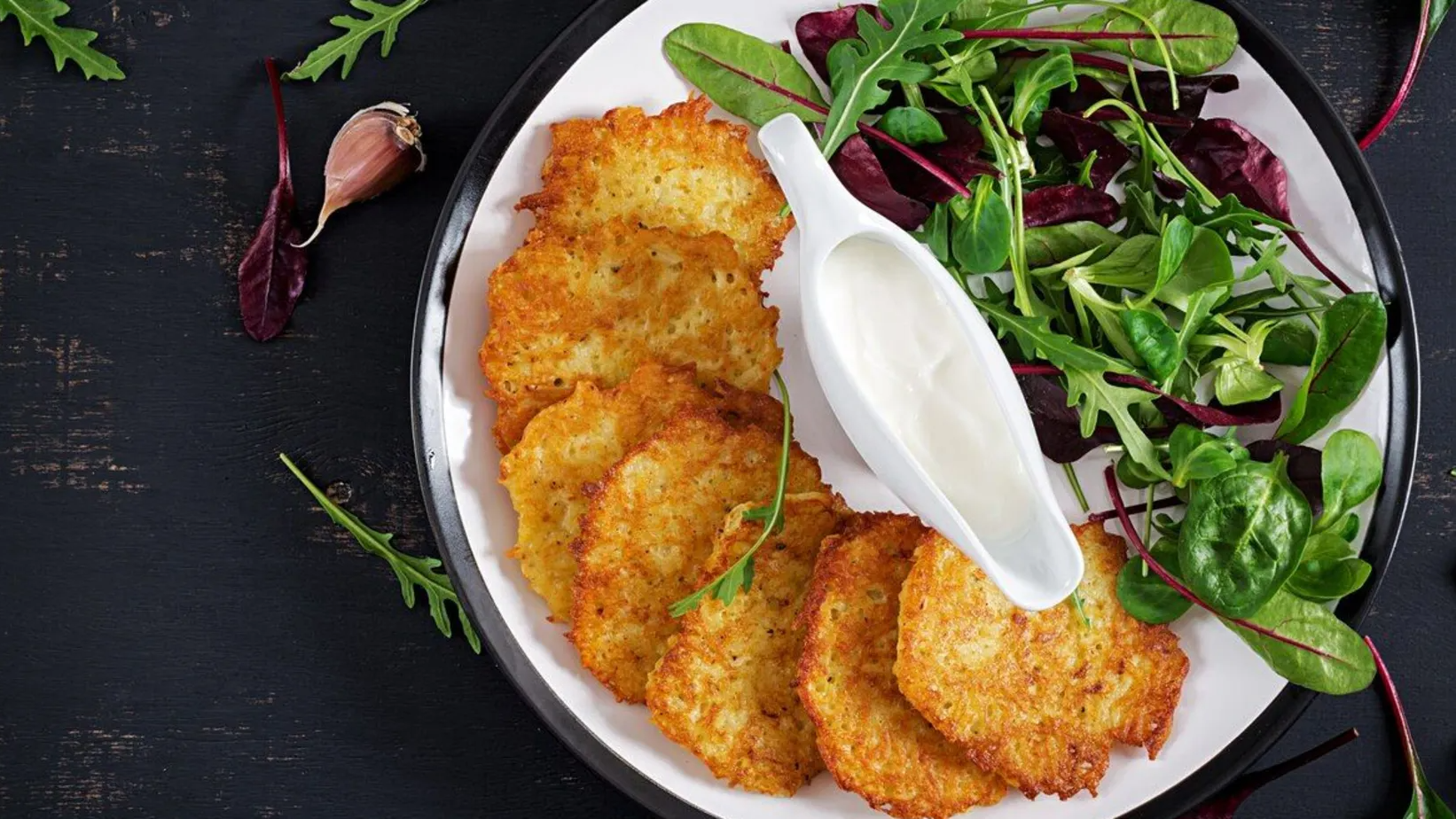 Золотисті та легкі: як приготувати ідеальні деруни вдома