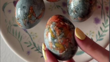 Як зробити мармурові великодні яйця без барвників: покрокова інструкція