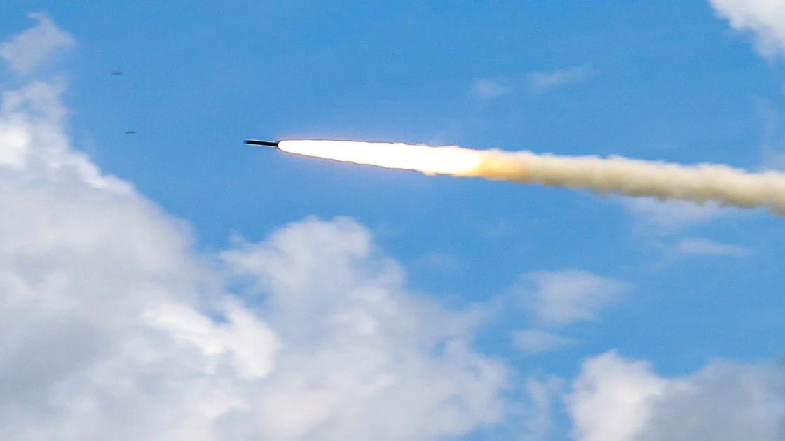 Росіяни вдарили енергетиці України: у низці областей - проблеми зі світлом