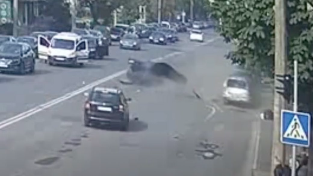 У Луцьку під час хвилини мовчання трапилася аварія: як покарали водія