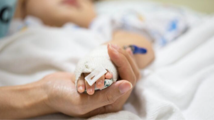 Трагедія на Волині: дитина з важкою хворобою померла у «швидкій» дорогою до лікарні