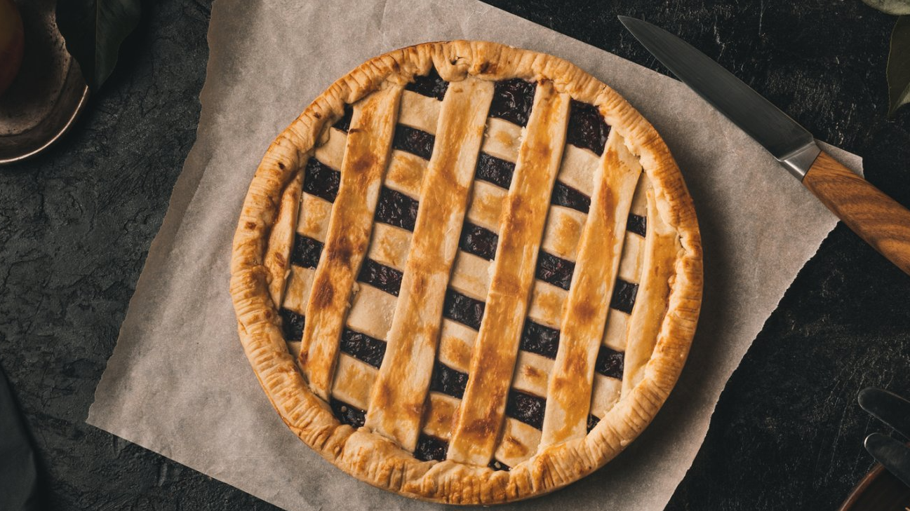 Пісний пиріг з варенням до чаю: простий та швидкий рецепт, а виходить смачніший за будь-який торт