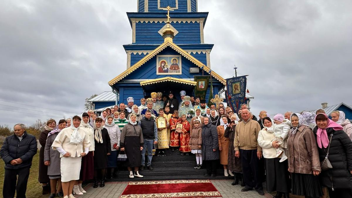 У селі на Волині архієпископ Матфей очолив святкову літургію з нагоди 225-річчя храму