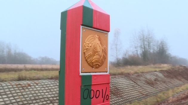 Зеленський заявив, що Білорусь облаштовує позиції артилерії і будує дороги біля кордону