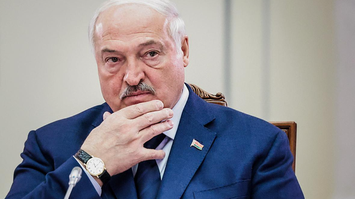 Білорусь допомагає РФ бити по Волині та інших регіонах: Зеленський пояснив санкції проти Лукашенка