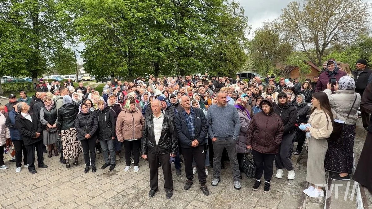 Бійка замість голосування: у селі на Волині агресивний натовп зірвав перехід храму до ПЦУ