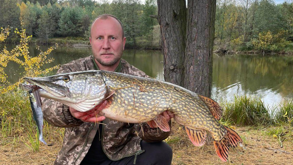На Рівненщині чоловік знайшов рибне місце, де водяться щуки по на 8 кг. Фото