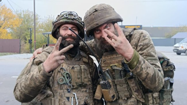 Двоє військових тримали позиції на фронті понад 160 днів