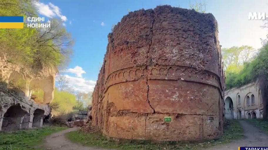 Тараканівський форт переживає туристичний бум після обвалу стіни. Відео