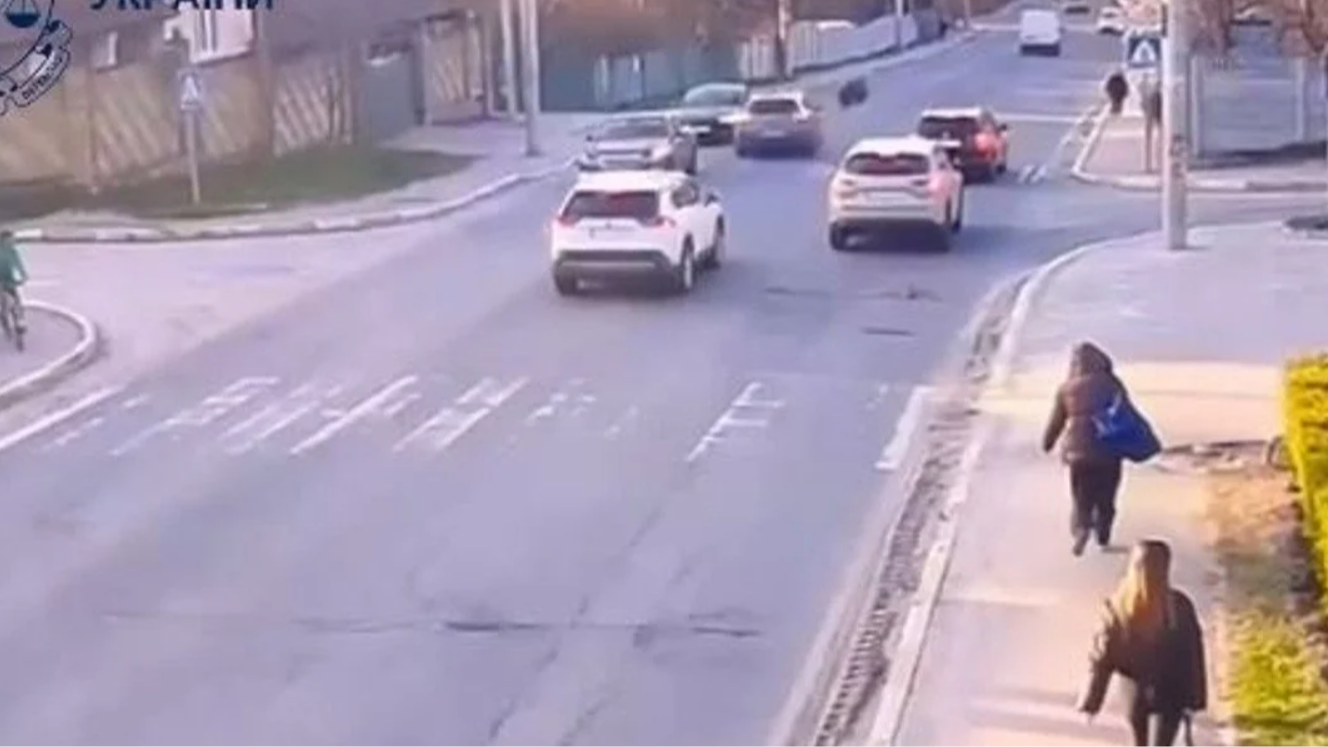 В Ірпені водій збив 13-річну дівчину: дитина в комі. Відео
