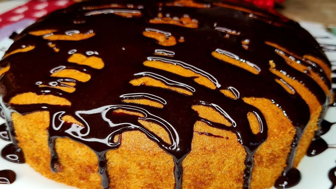 Коли холодильник порожній: бюджетний пиріг на заварці без яєць і молока