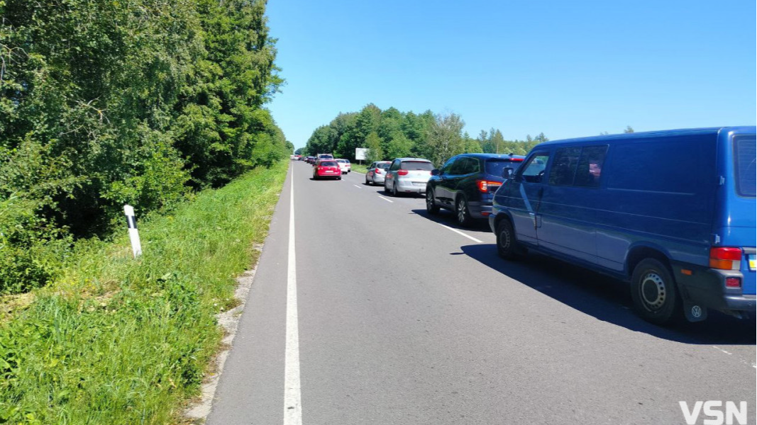 Відпочивальникам розповіли, як уникнути кілометрових черг на Світязь