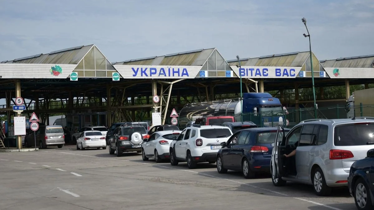 В Україні планують карати чоловіків за незаконний виїзд за кордон: коли загрожує депортація