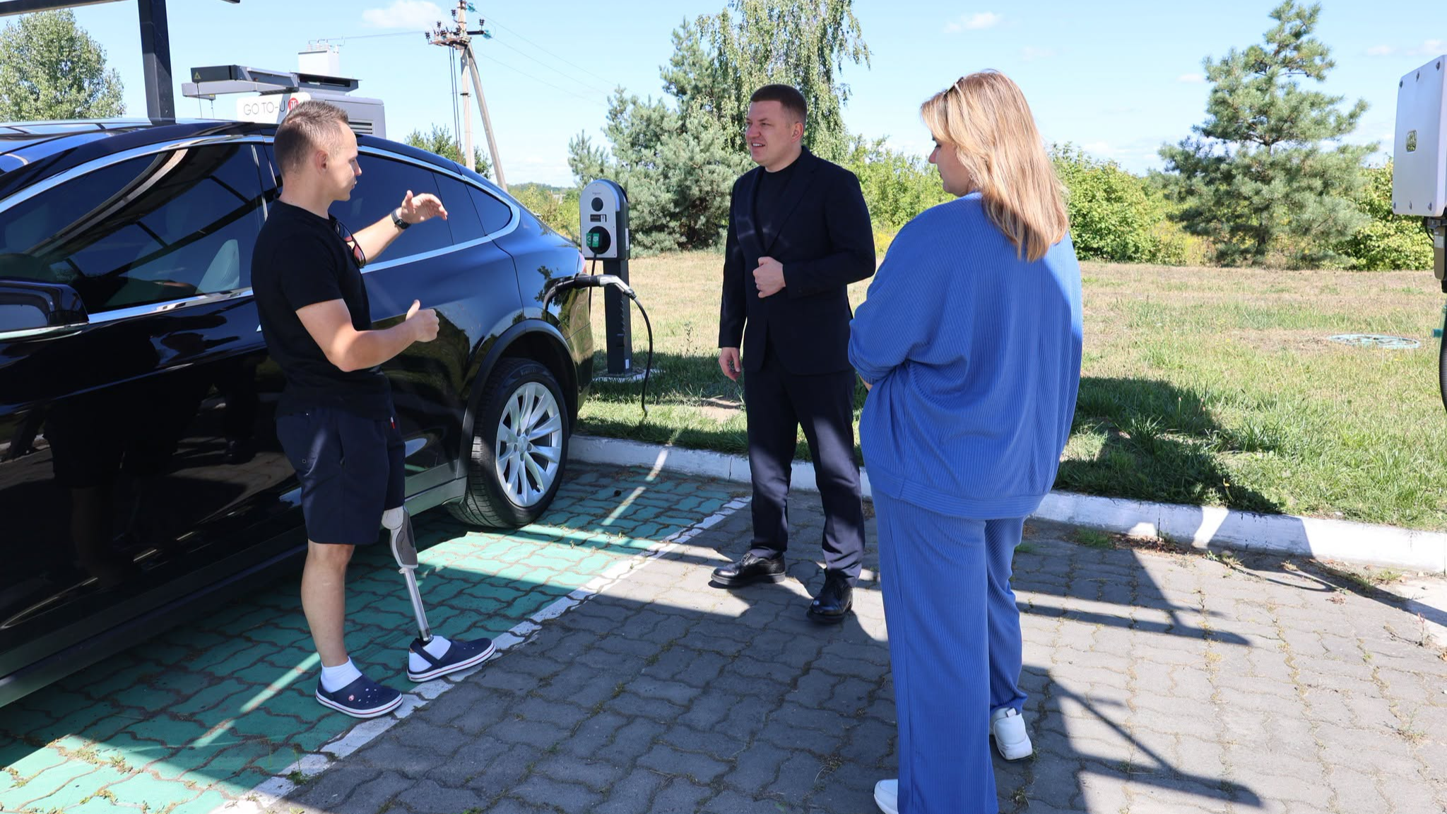 На Волині ветеран війни після поранення створив бізнес із зарядних станцій для електромобілів