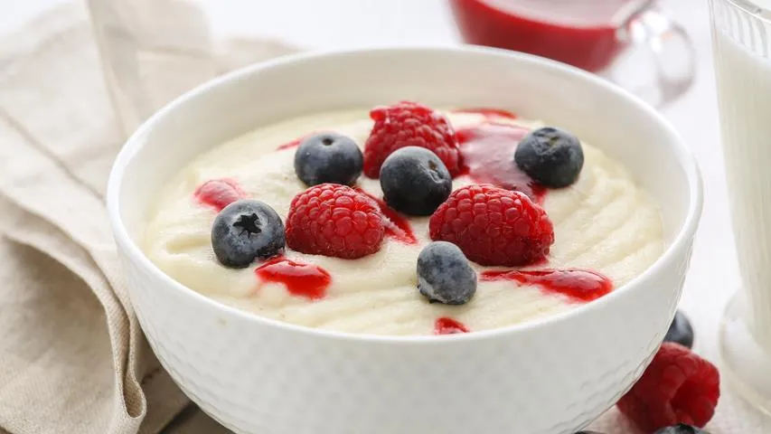 Повітряна, ніжна і без грудочок: як приготувати ідеальну манну кашу