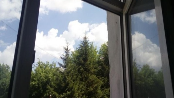У Рівному дівчина випала з 6-го поверху: вона у важкому стані