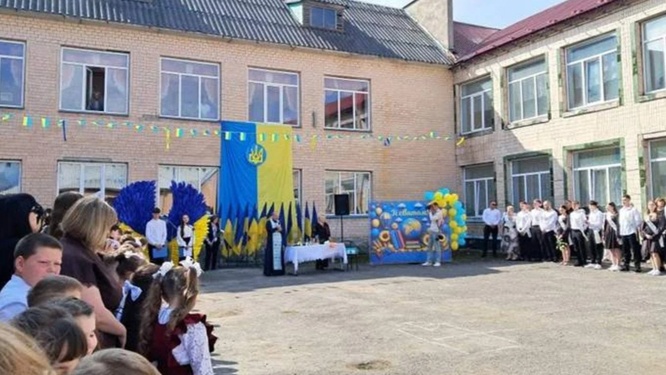 Скандал на Тернопільщині: через пісню MONATIK на випускному розпочали службове розслідування