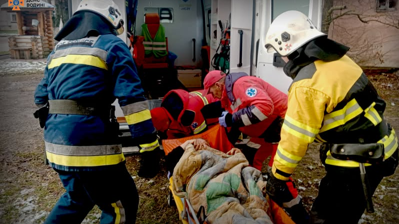 На Волині літня жінка зачинилася в квартирі та не могла вийти: викликали рятувальників