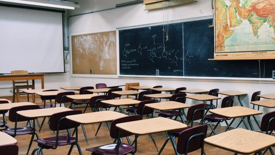 На Волині учень облаяв учителя в ліцеї: судили батька