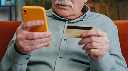 На Волині пенсіонер хотів отримати 6500 гривень допомоги, а втратив 64 тисячі