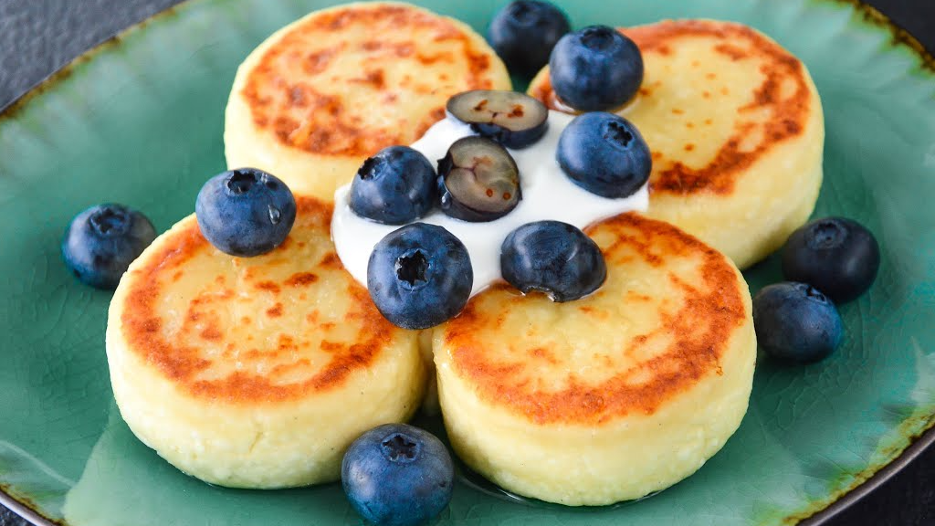 Ідеальні сирники за 15 хвилин: простий рецепт для швидкого сніданку