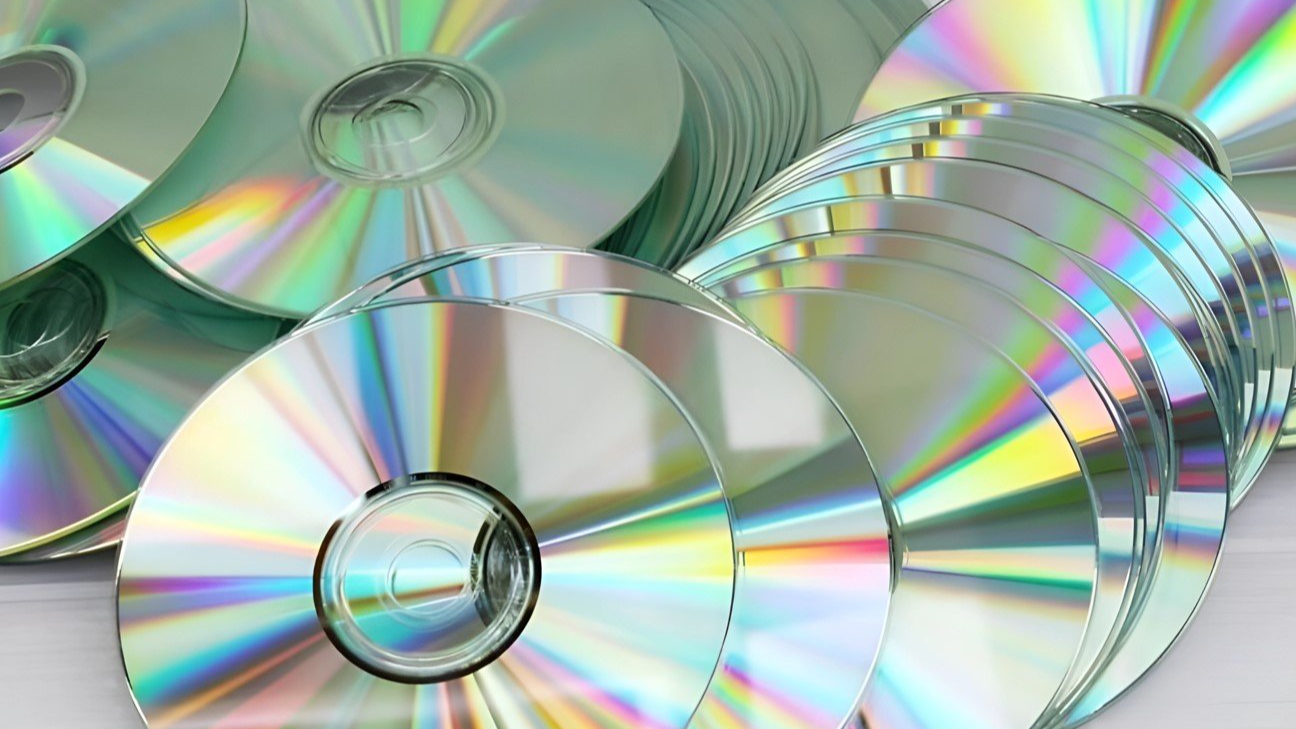 Незвичний спосіб дасть результат: для чого використовувати старі компакт-диски в саду