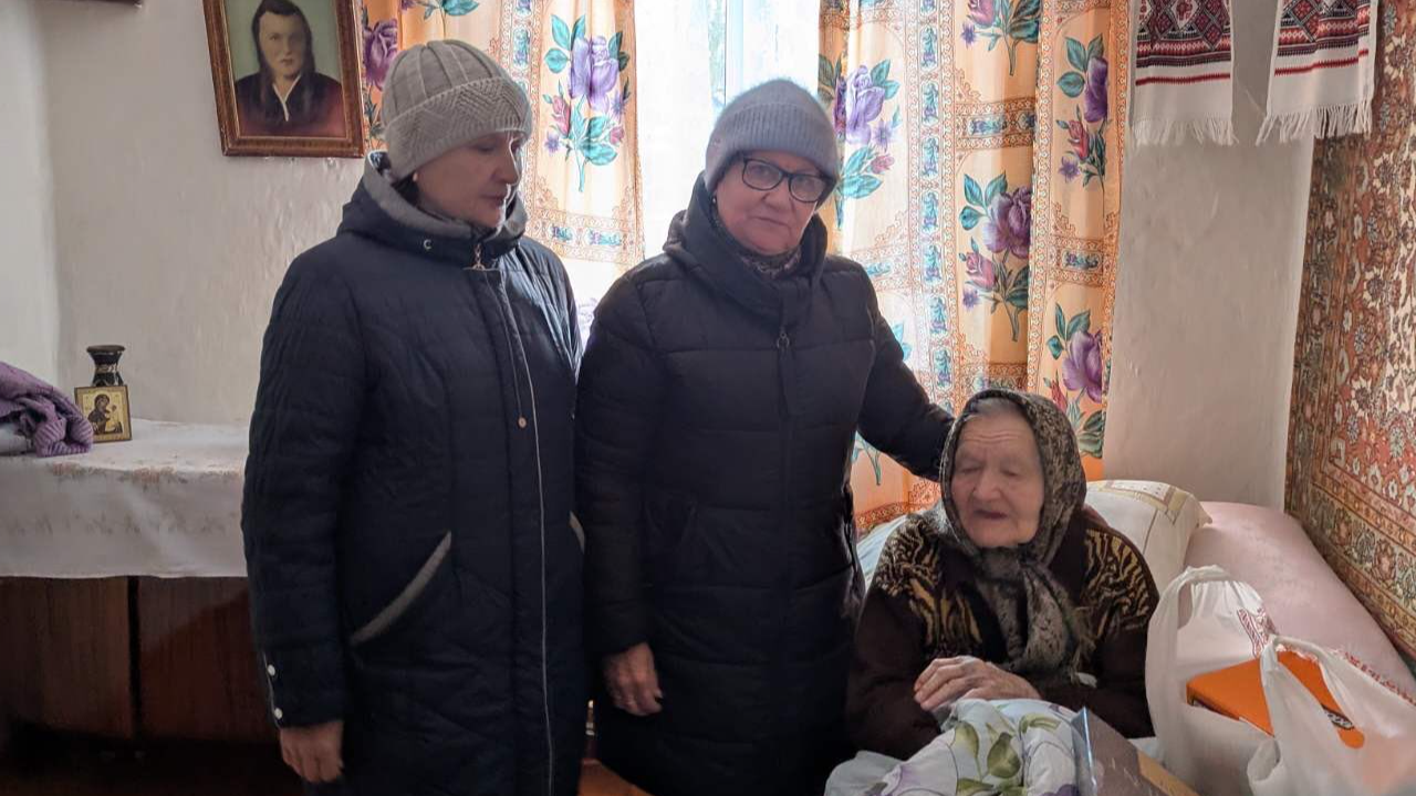 Має двох синів, чотирьох онуків, діждала і правнуків: бабуся з Волині відзначила 92-річчя
