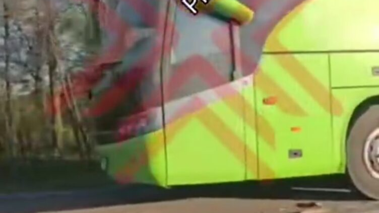 На Рівненщині пасажирський автобус потрапив у ДТП. Відео
