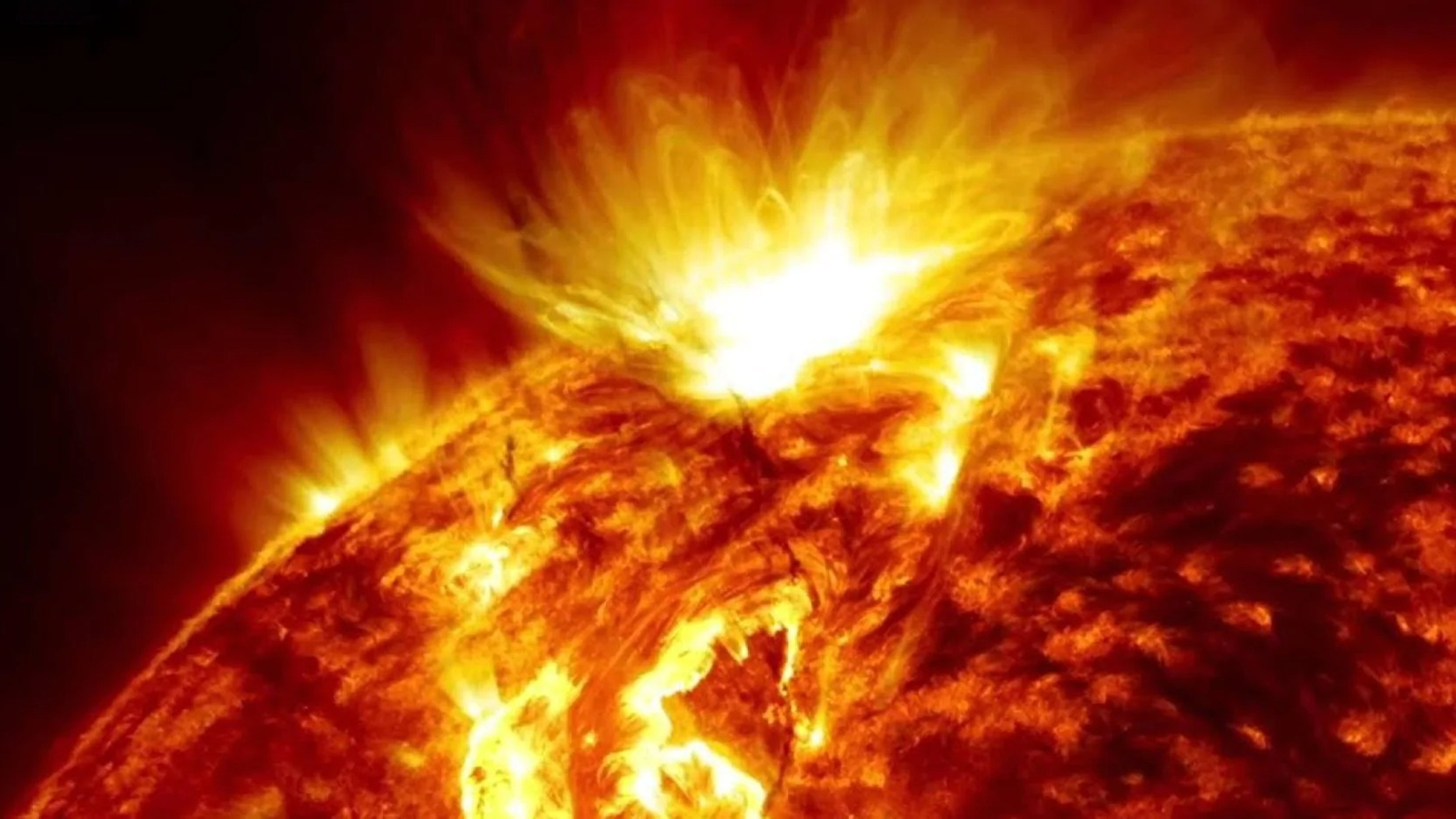 Звездный протуберанец. Облака плазмы солнца. Облако солнечной плазмы на землю обрушится. Выброс плазмы на солнце. Солнечная плазма.