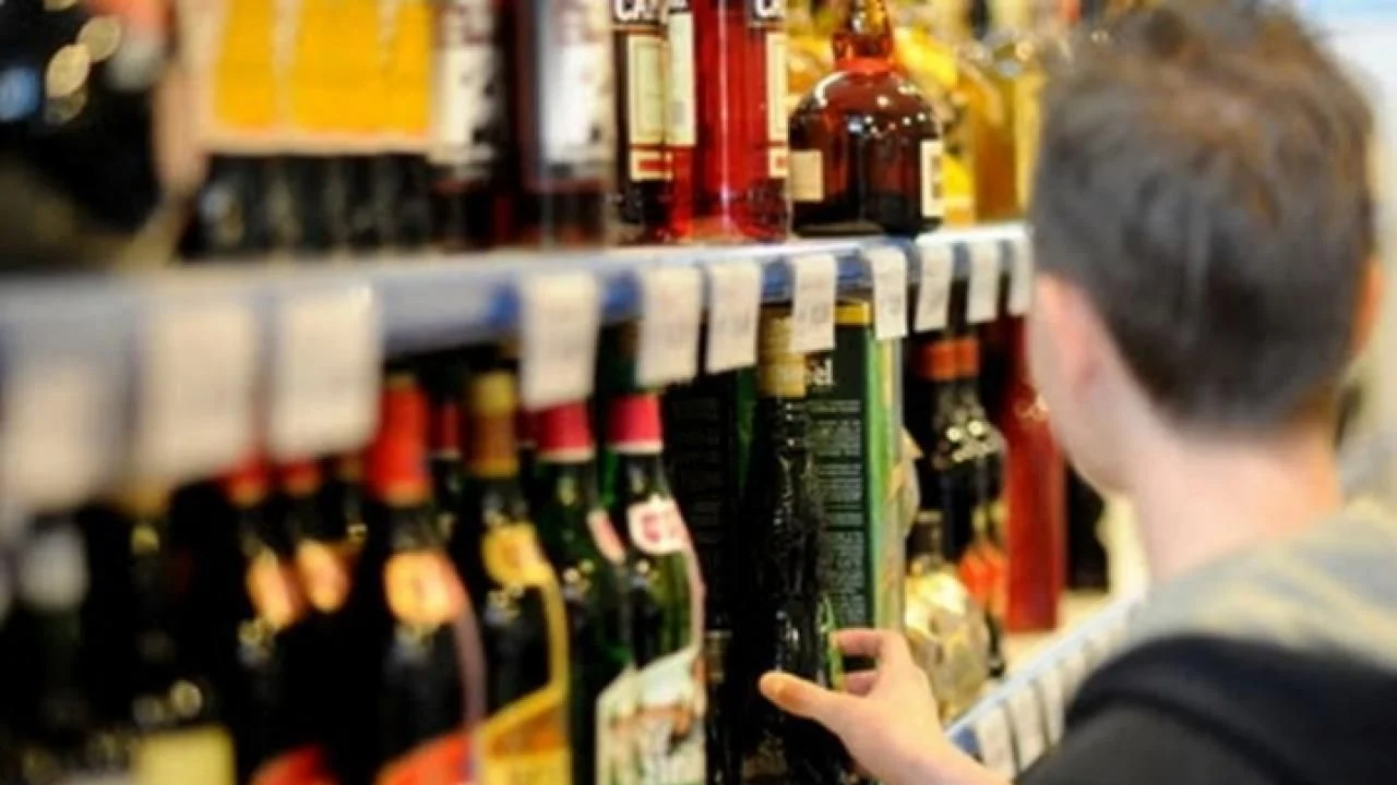 На Волині оштрафували власницю магазину за продаж пива підліткам
