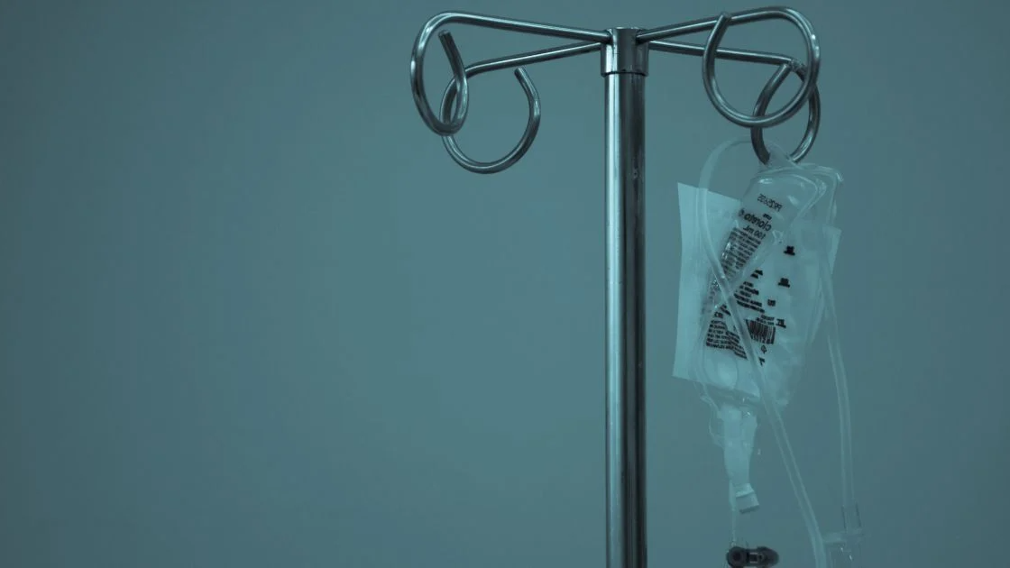 На Волині 15-річна дівчина потрапила до лікарні з алкогольним отруєнням та переохолодженням: судили батька