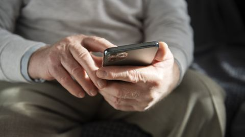 У Нововолинську чоловік хотів отримати 7800 грн допомоги, а втратив 65 тисяч