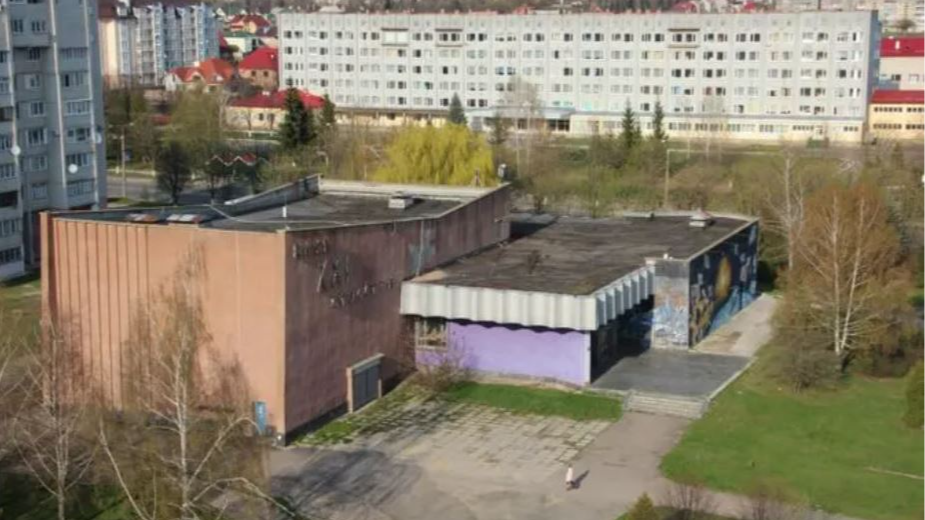 У Луцьку неповнолітній проник до клубу «ХХІ століття» та викрав запчастини до мобільної вишки
