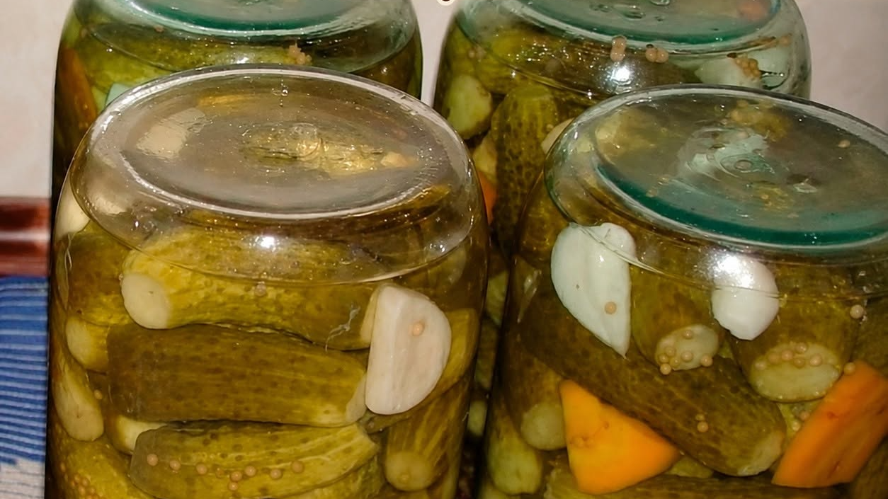 Як приготувати хрусткі мариновані огірки на зиму: простий і перевірений рецепт